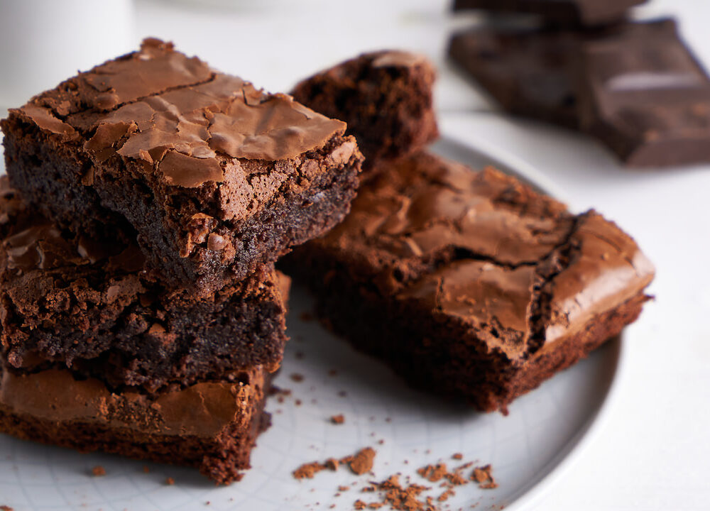Para um brownie mais chewy, reduza a farinha e aumente o tempo de descanso da massa antes de assar