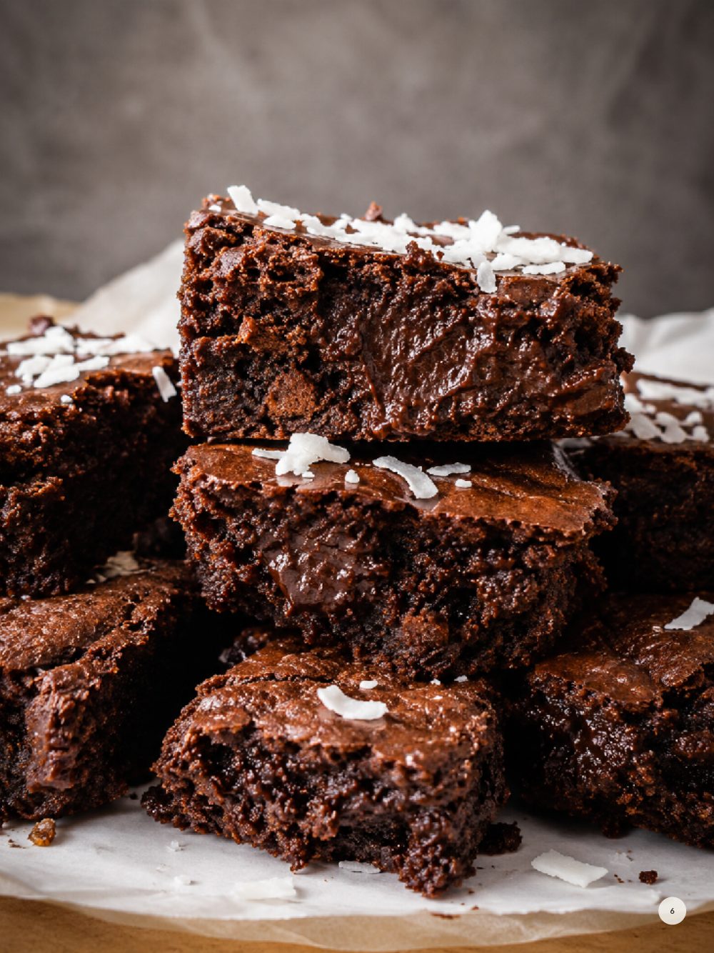 Foto de página cheia com brownie de chocolate do livro